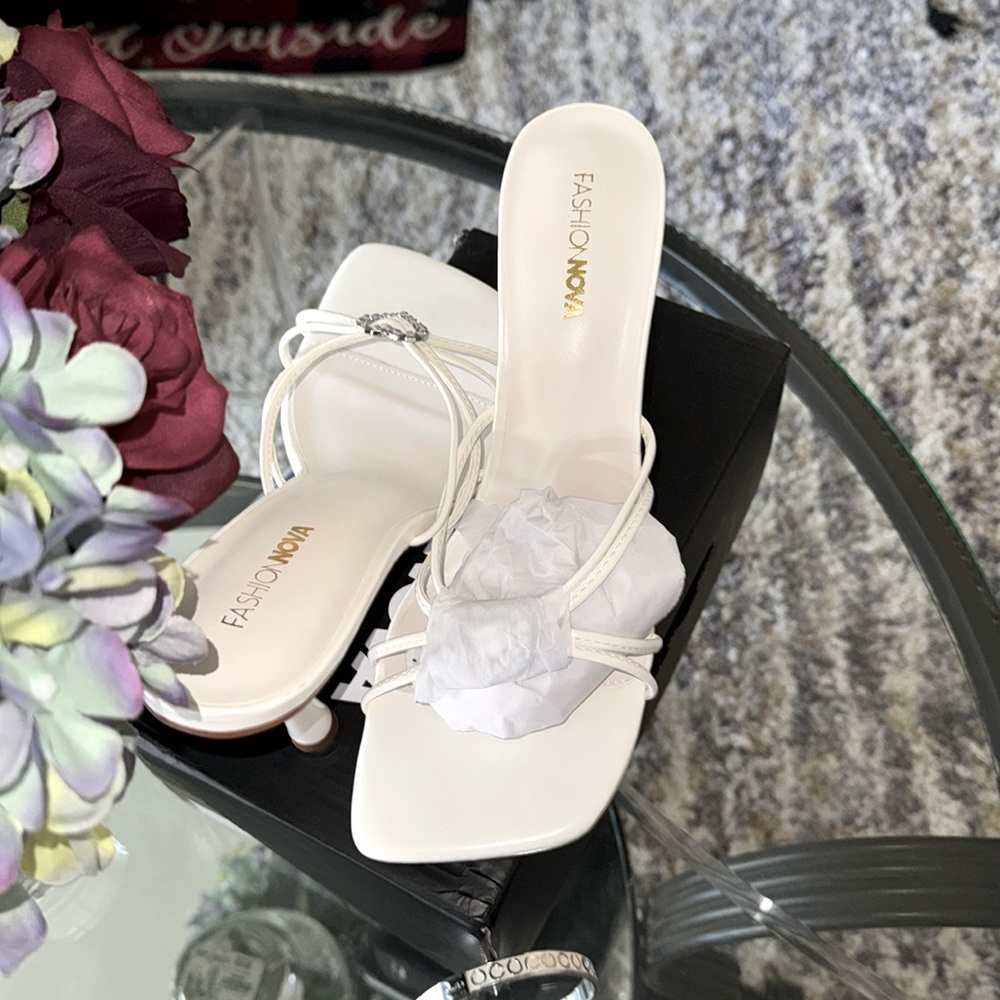 FASION NOVA NWOT WHITE SIZE 10